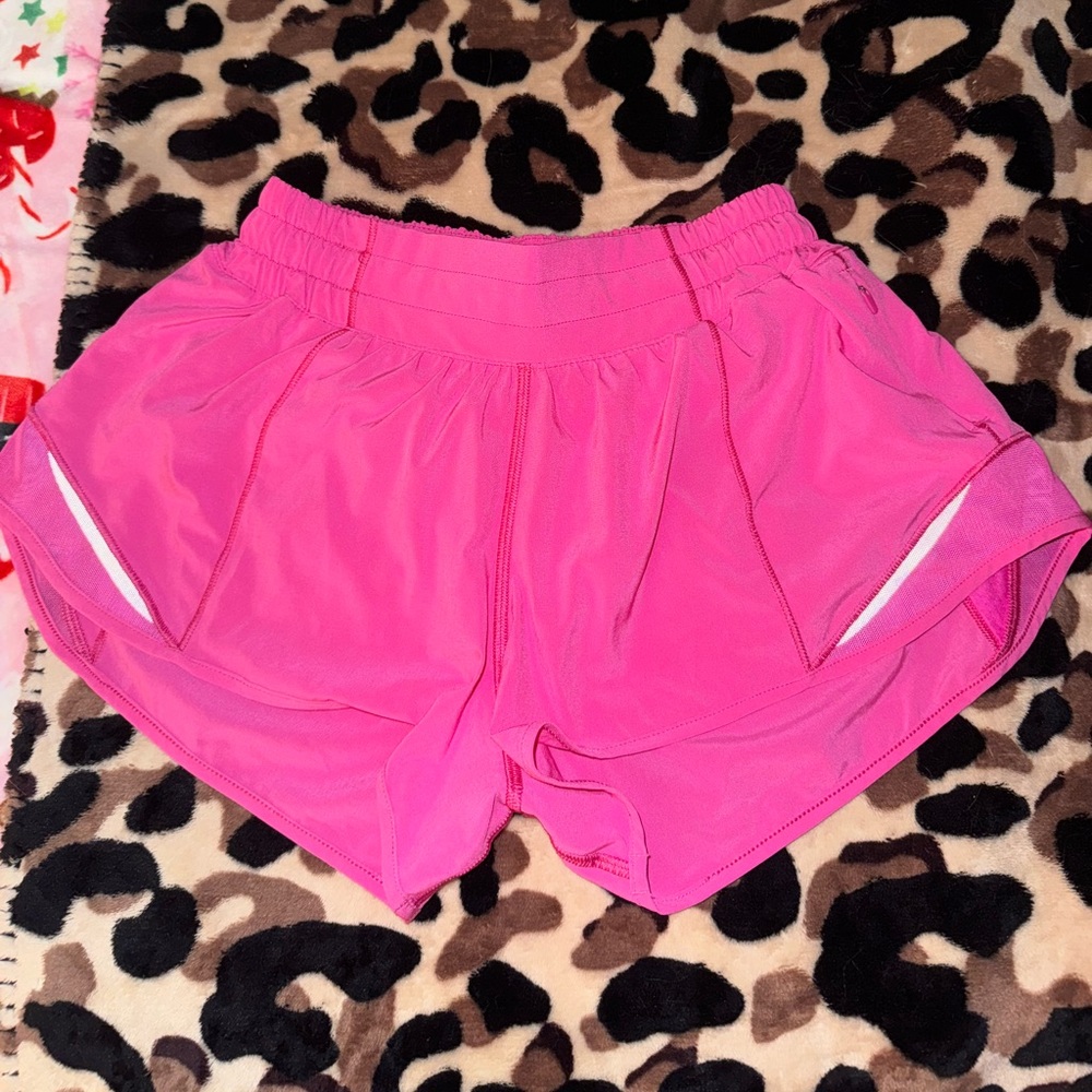 Lululemon sonic pink hotty hot low rise 2.5 inch short in size 4